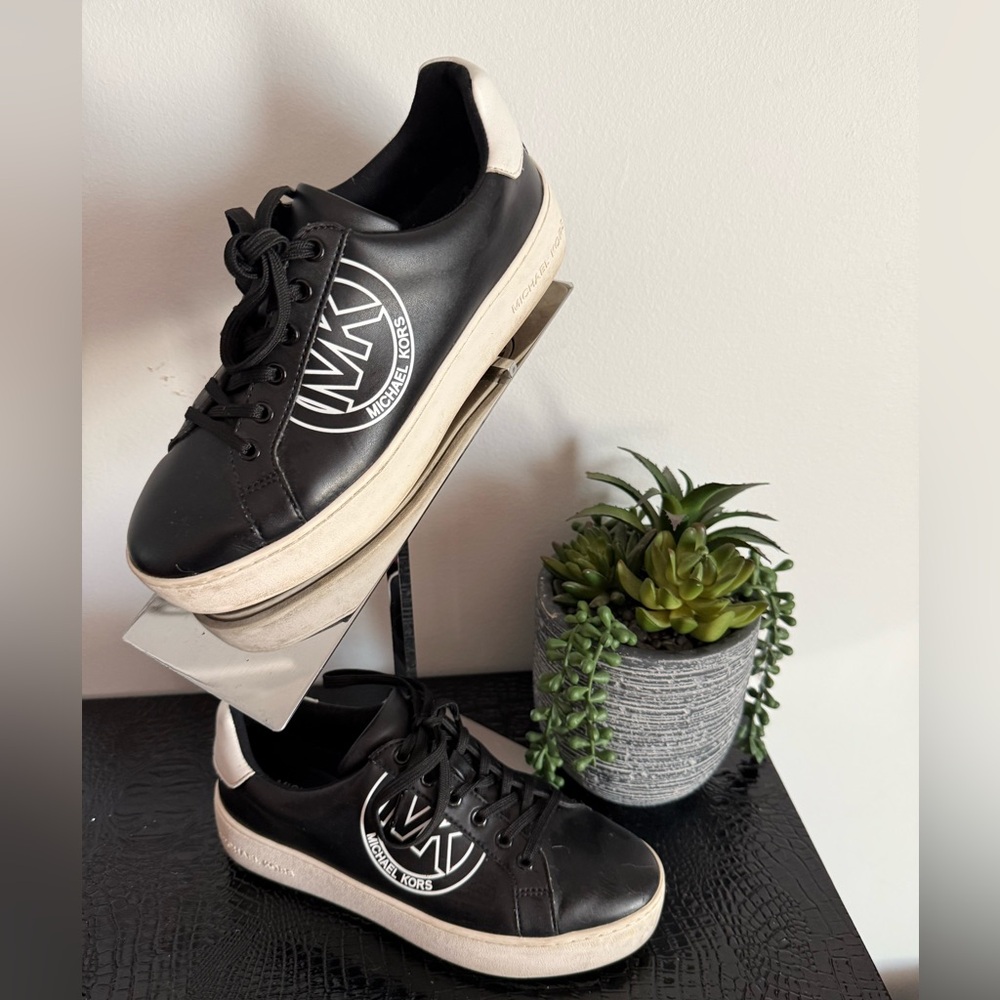 S79- Michael Kors Black and White Sneakers